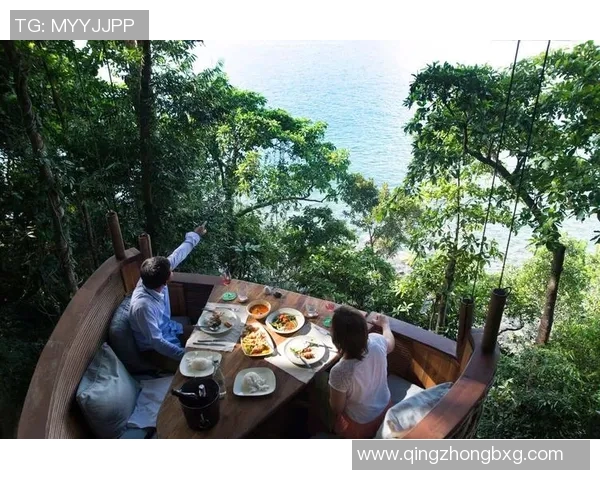 足球明星的休假生活揭秘:从训练场到度假村的精彩瞬间 足球明星的休假生活揭秘:从训练场到度假村的精彩瞬间